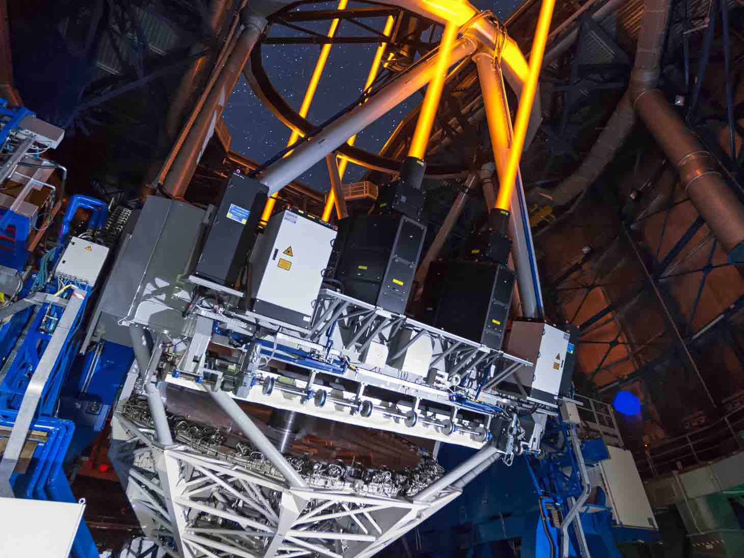  Four laser guide stars for adaptive optics. © ESO/F. Kamphues